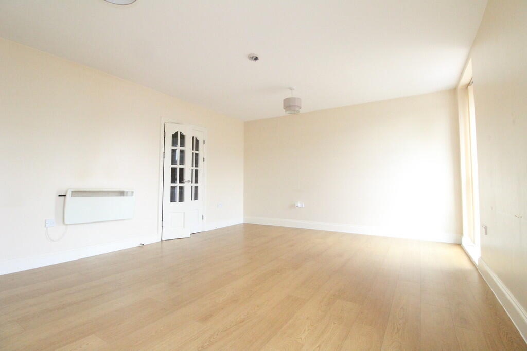 Apartment in London, Rush Green - View 4