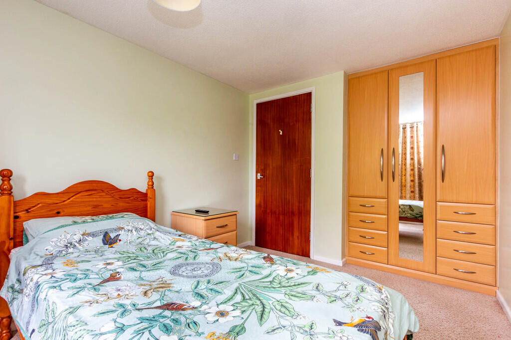 Apartment in Rushden, North Northamptonshire - More