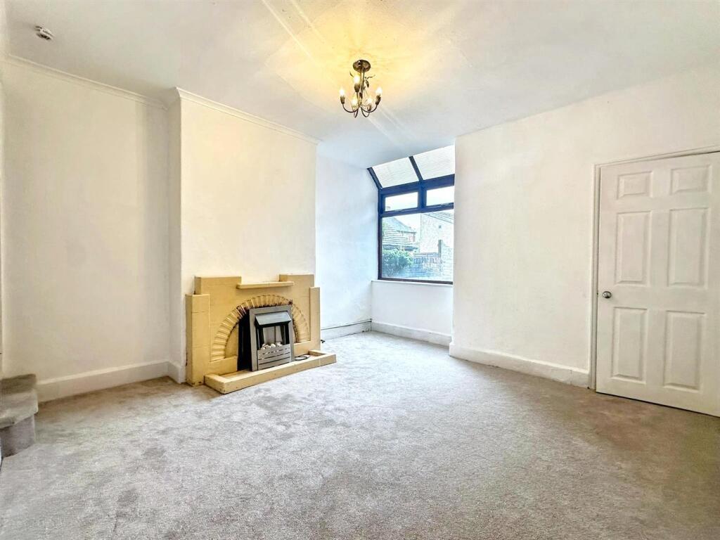 House in Stoke-on-Trent, Sneyd Green - View 3