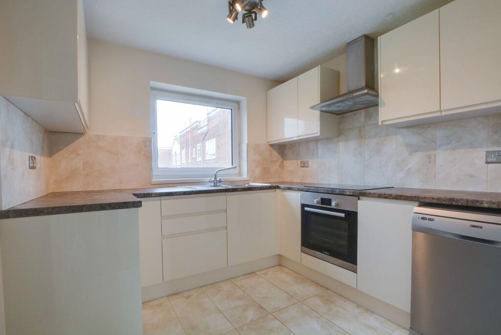 Knighton Park Road, Clarendon Park, Leicester photo 4