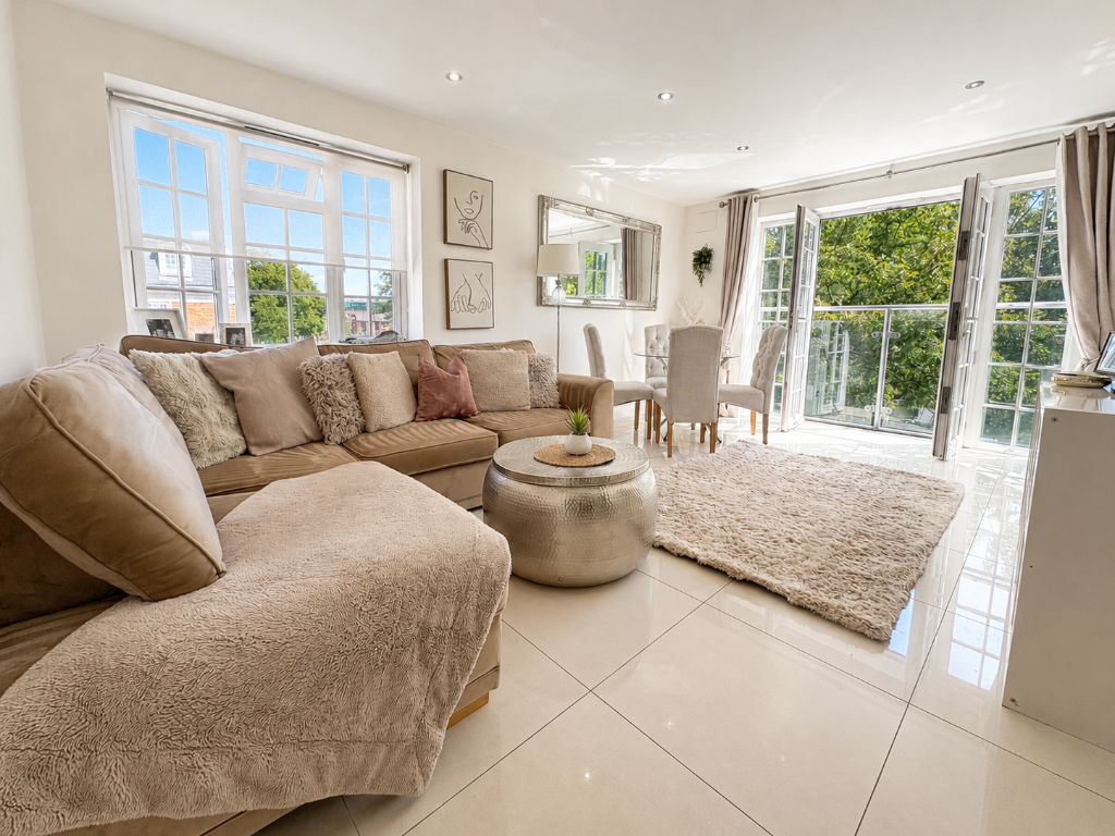 Apartment in Bromley - View 3