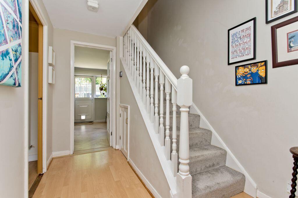 House in Edinburgh, Baberton, Juniper Green - More