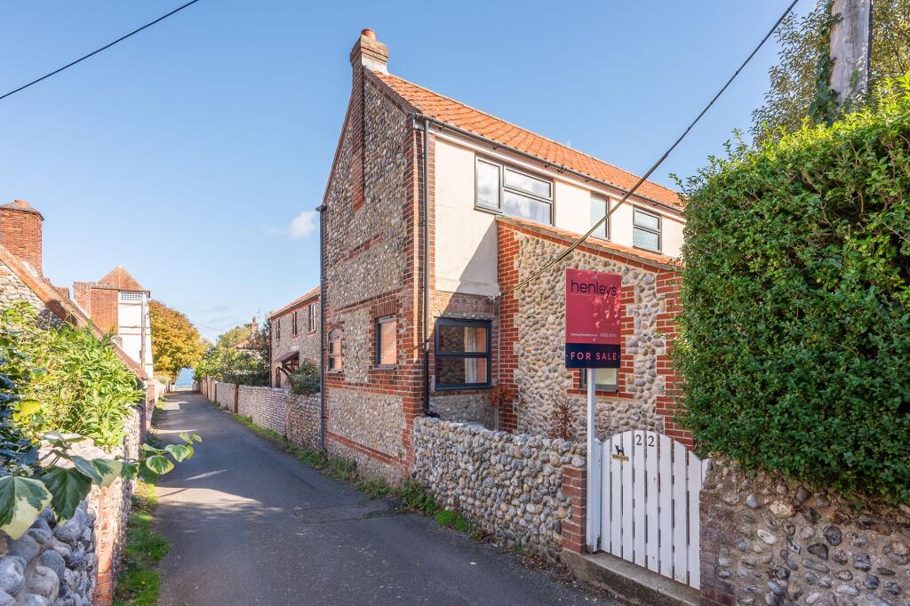 Main image of property: The Londs, Overstrand, NR27