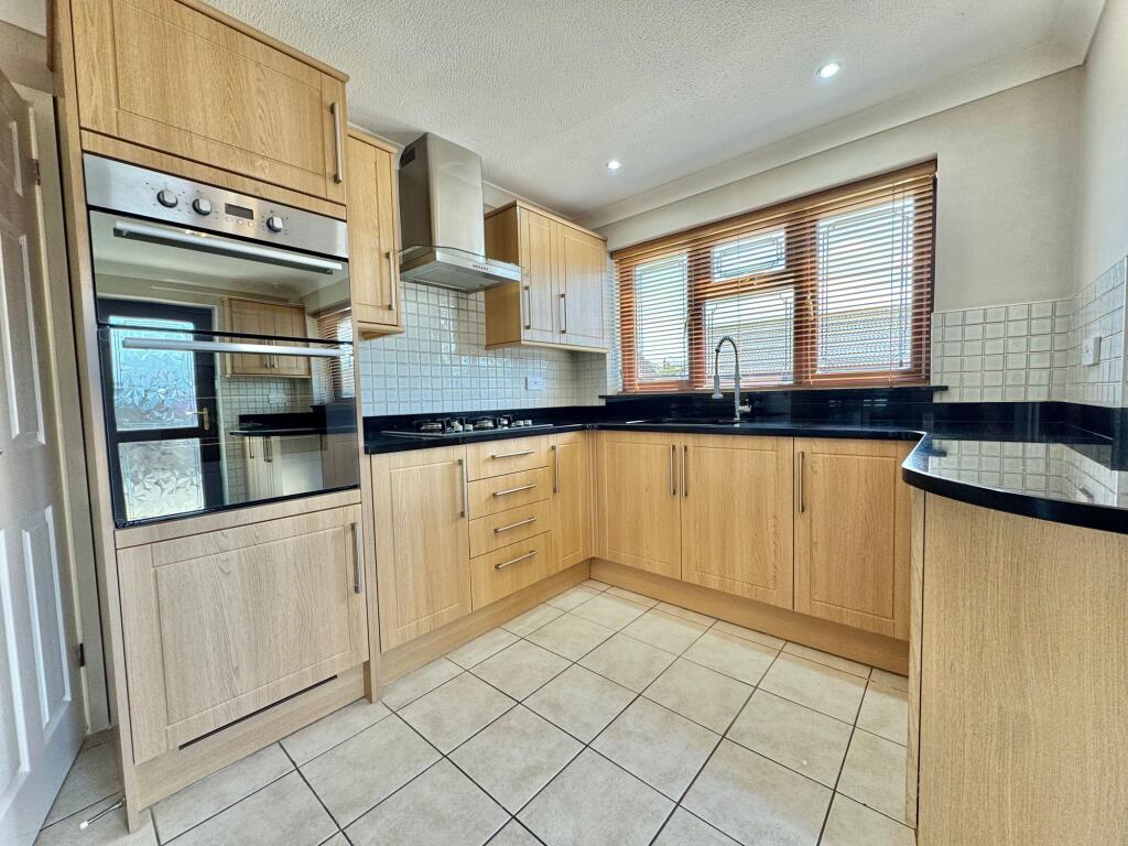 House in Nuneaton and Bedworth, Warwickshire - View 3