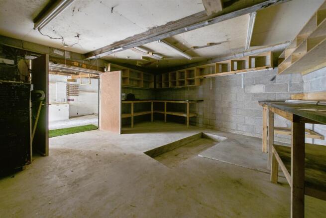 Garage &amp; Workshop @ Blackthorn Road, Hartcliffe, B