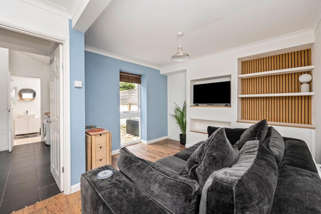 Apartment in Brighton & Hove, Hove - View 3