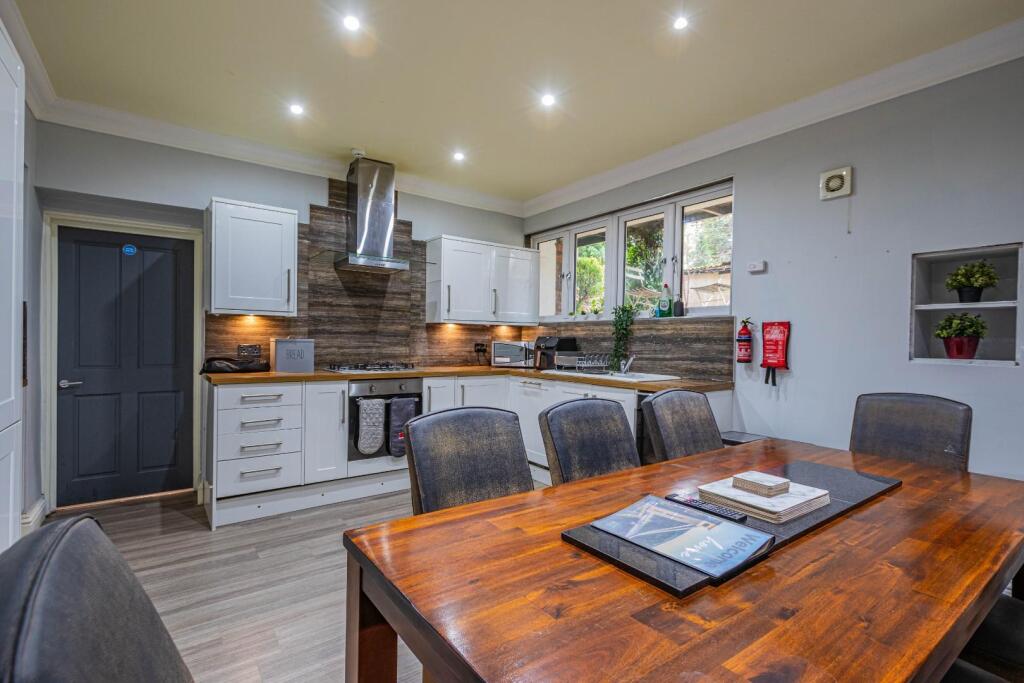 Apartment in Bristol, Clifton Village, Clifton - View 3