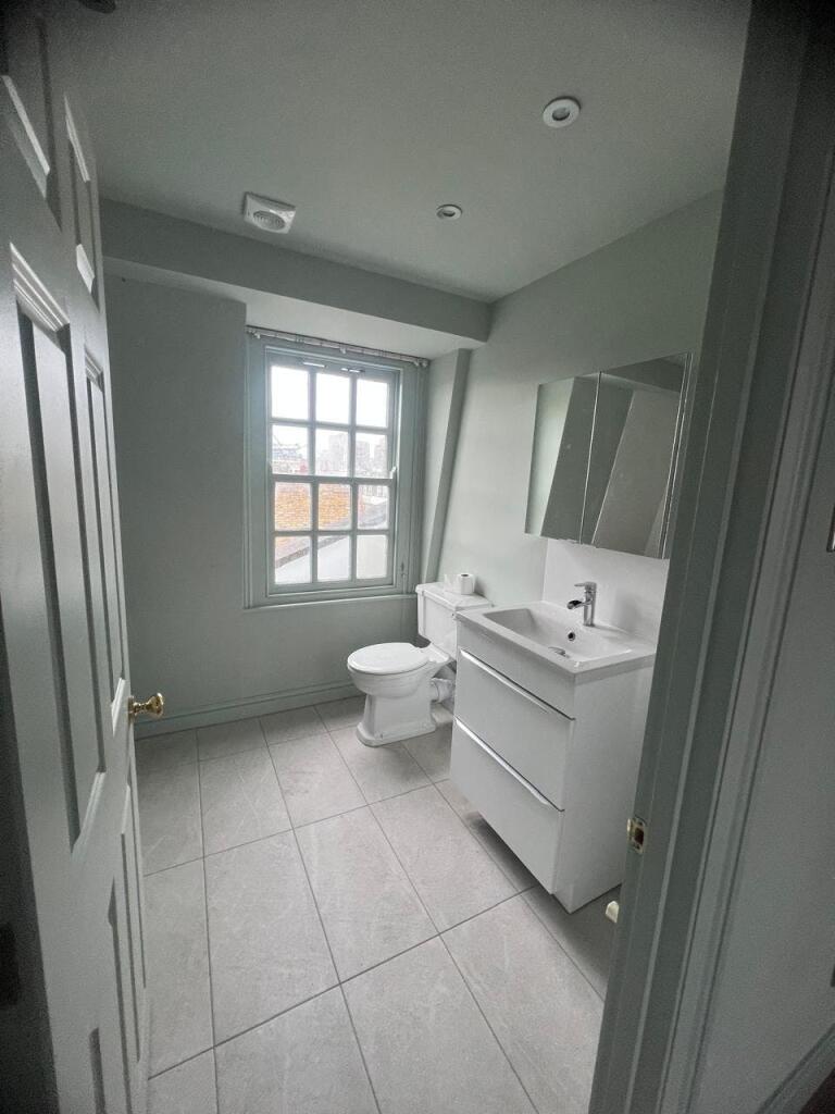 Master En-Suite.jpg