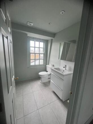 Master En-Suite.jpg
