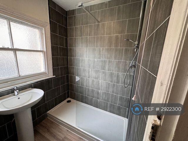 1 bedroom house share for rent