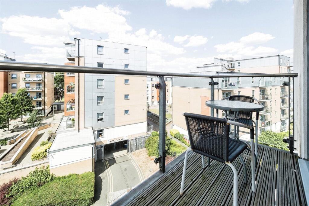 Queen Mary Avenue, London, E18 - View 6