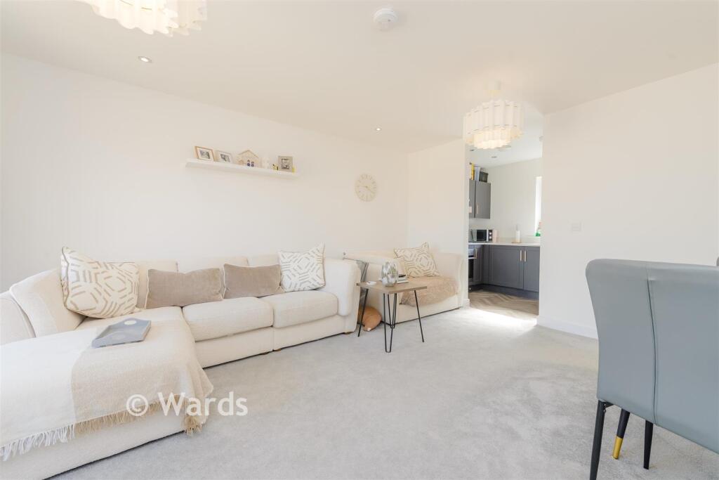 2-bed house on Leeds Road, Greenhithe, Kent, £350,000