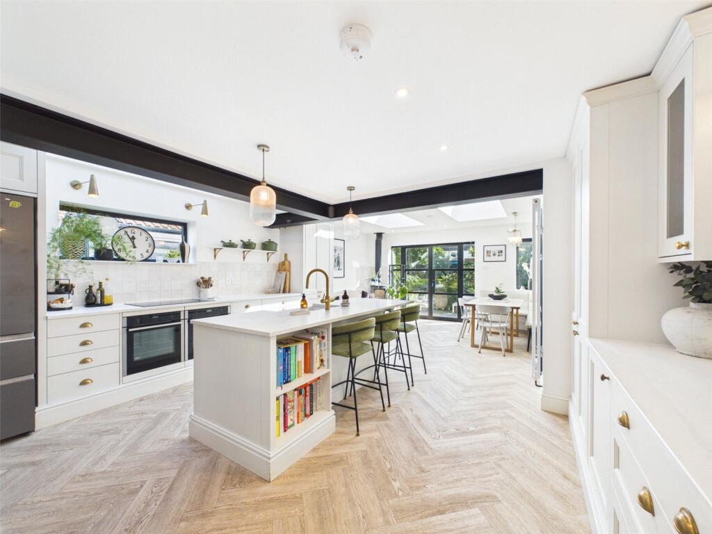 31, Jumpers Avenue, Christchurch, Dorset, BH23 photo 3
