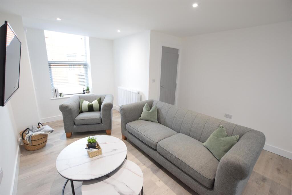 Main image of property: Lewis Street - Student house - 25/26