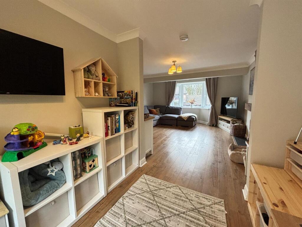Llys Westfa, Felinfoel, Llanelli - More