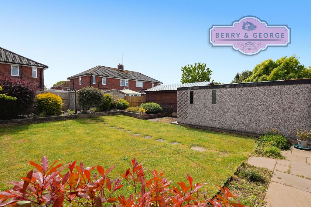 8 Woodlands Close, Mold. CH7 1UT photo 4