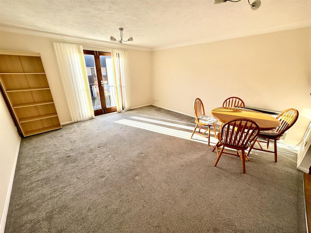 Apartment in Portsmouth - View 3