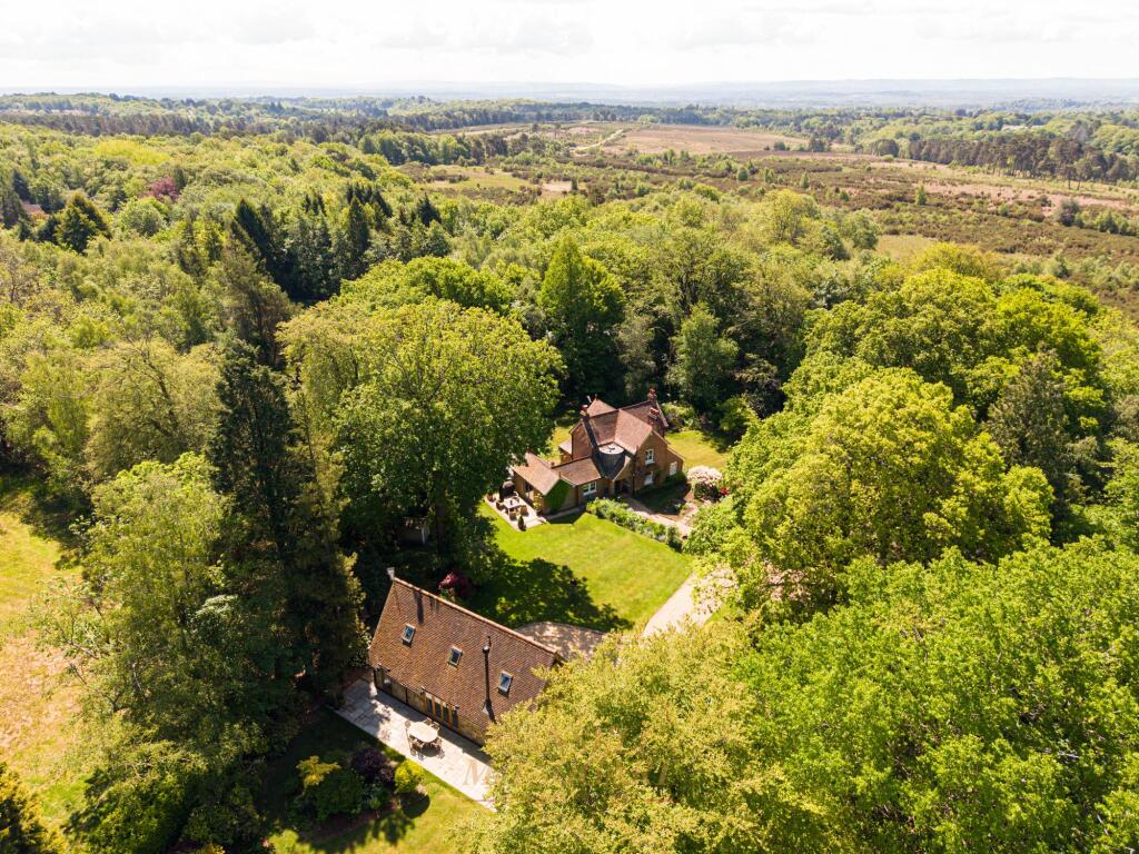 Wych Cross, Forest Row, RH18. 3 bedroom detached house for sale
