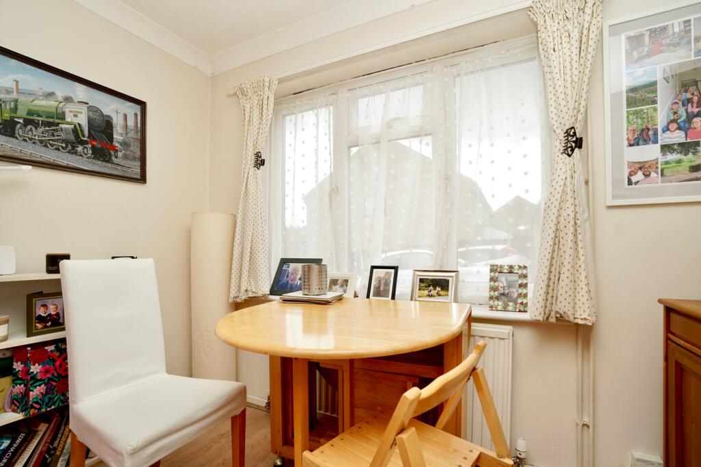 Manor Close, Buckden, St Neots, PE19 photo 3
