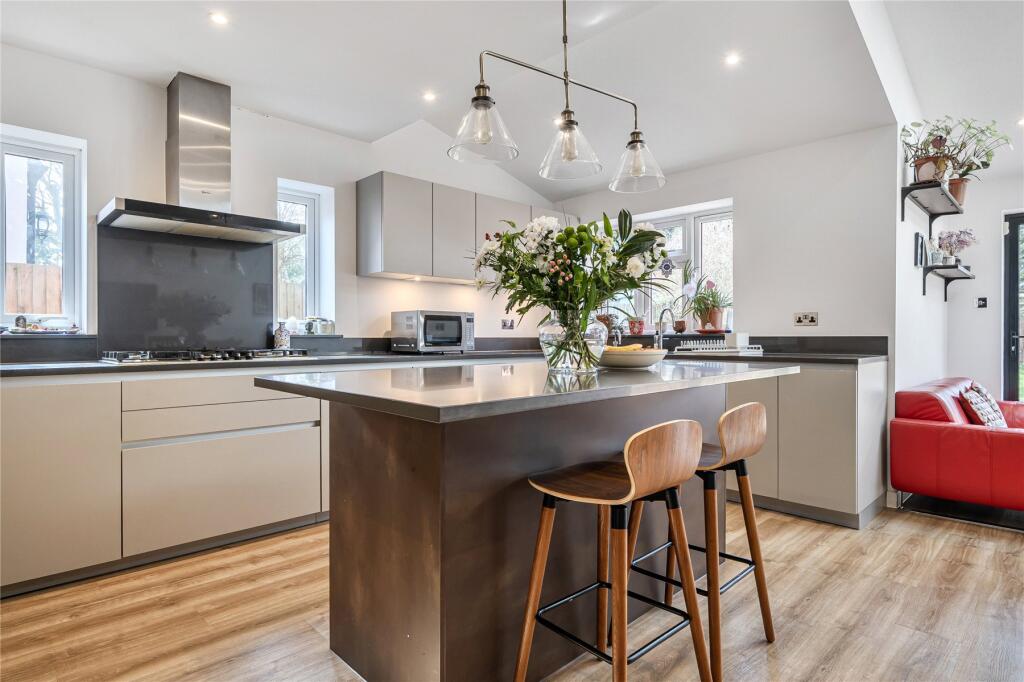 House in Bromley - View 4