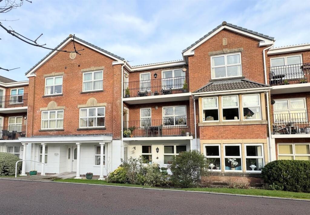 3-bed flat on Palmetto View, Poachers Trail, Lytham St Annes, £224,950