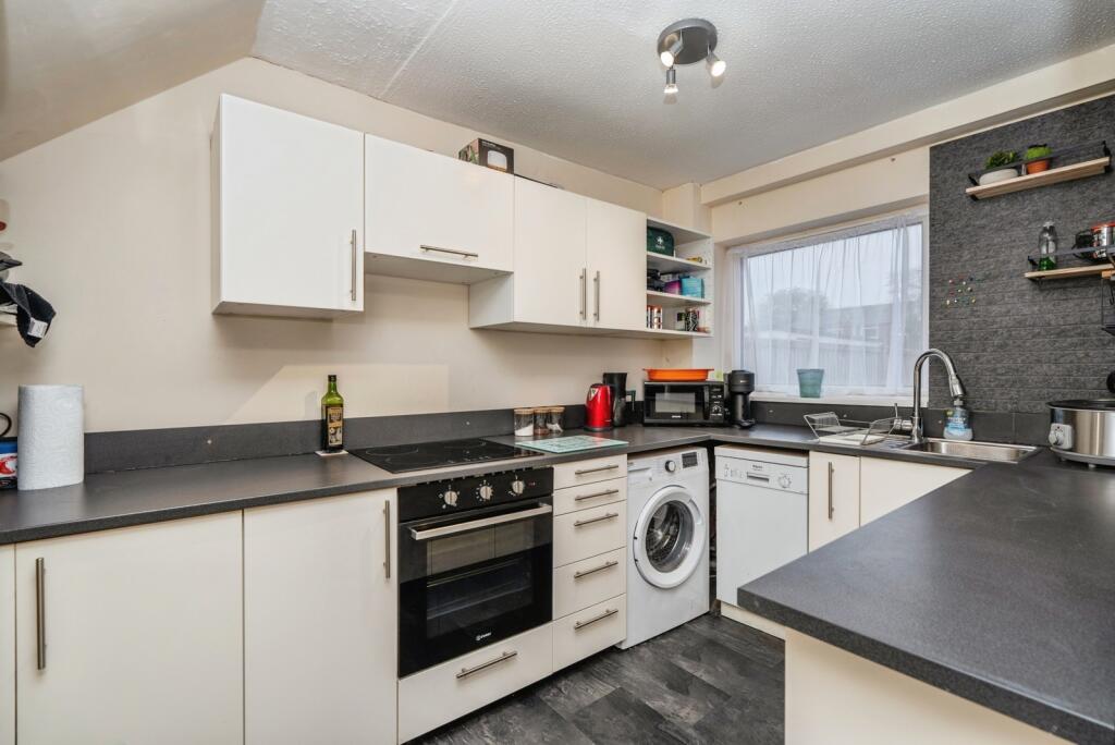 Filton Close, Calmore, Southampton, Hampshire, SO40 photo 3