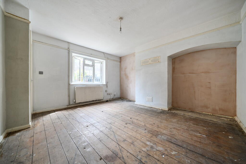 A chain-free renovation dream, driveway parking, a huge garden and exciting potential photo 3