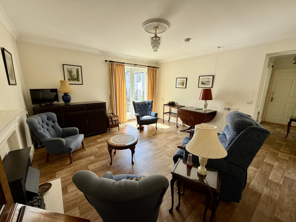 Apartment in Wells, Somerset - View 2