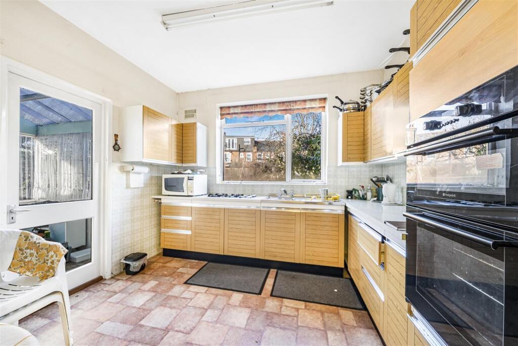 Sandringham Road, Wood Green, N22 photo 4