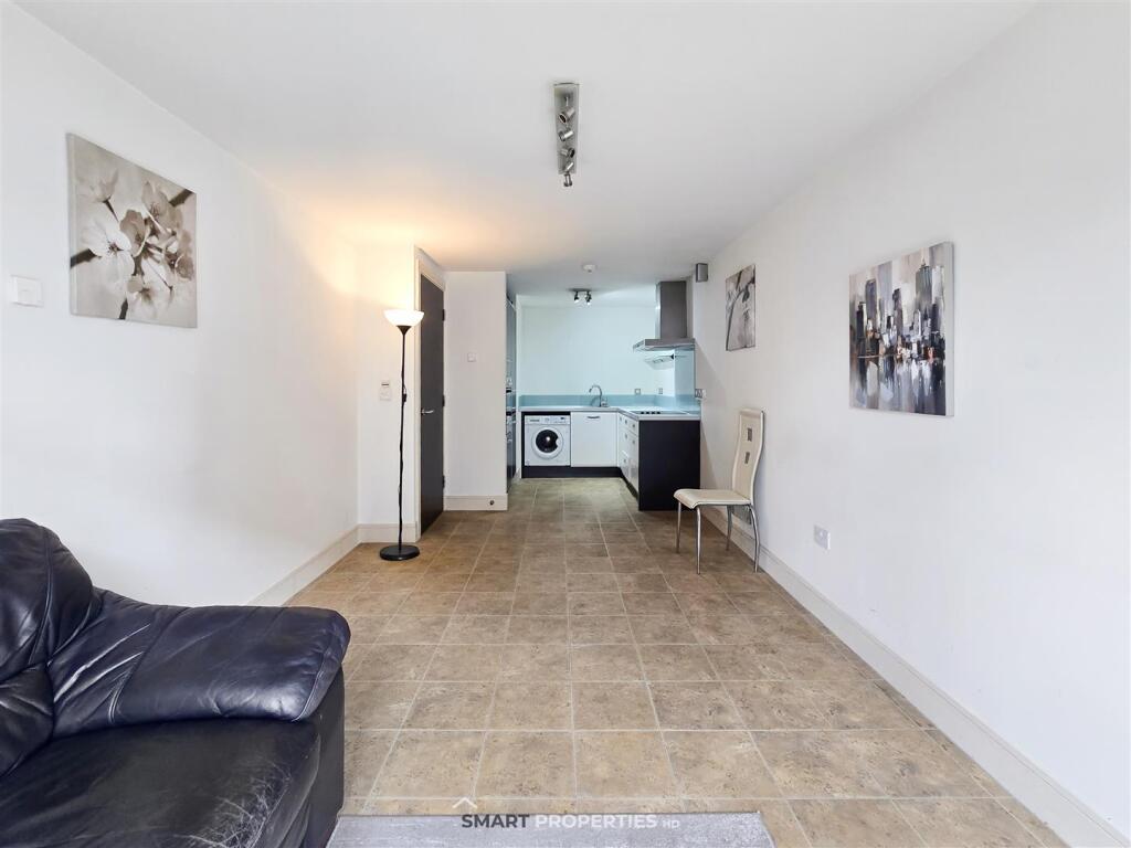 Apartment in Kirklees, West Yorkshire - More