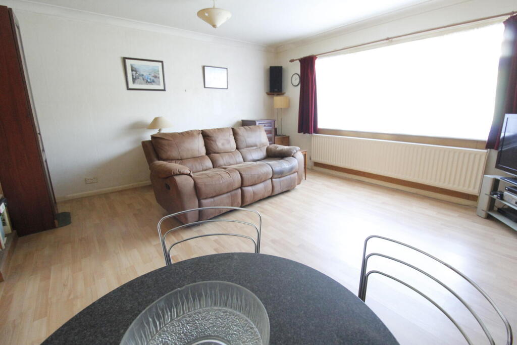 Apartment in Kingston upon Thames - View 4