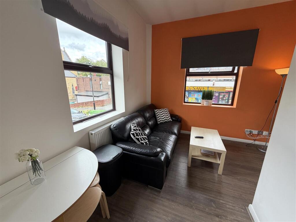 Apartment in Sheffield, South Yorkshire - View 2