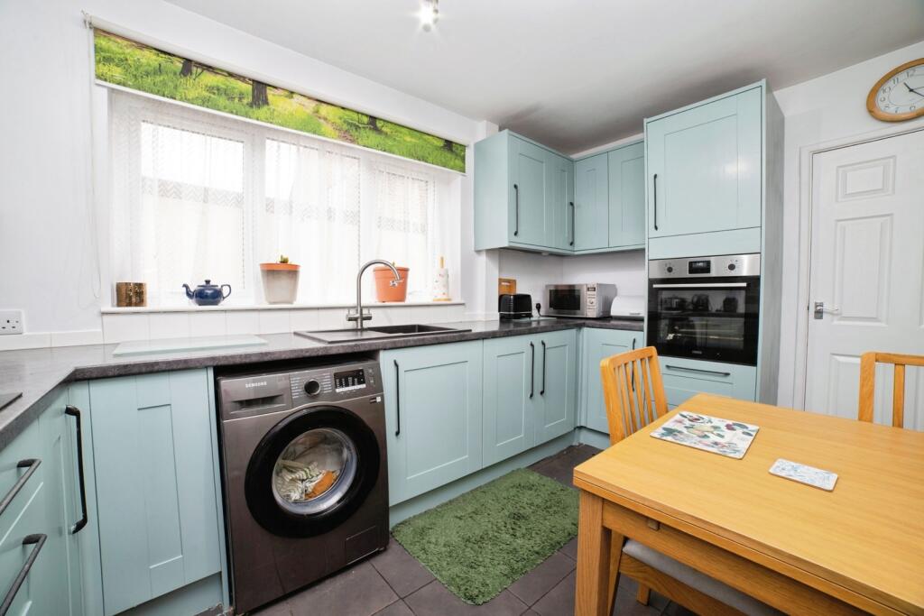 House in Ashfield, Sutton in Ashfield, Nottinghamshire - View 3