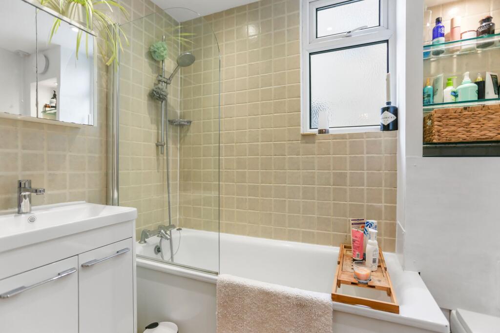 Apartment in Hove, Brunswick - More