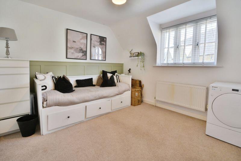 House in Cotswold, Kingshill Meadow, Cirencester - More
