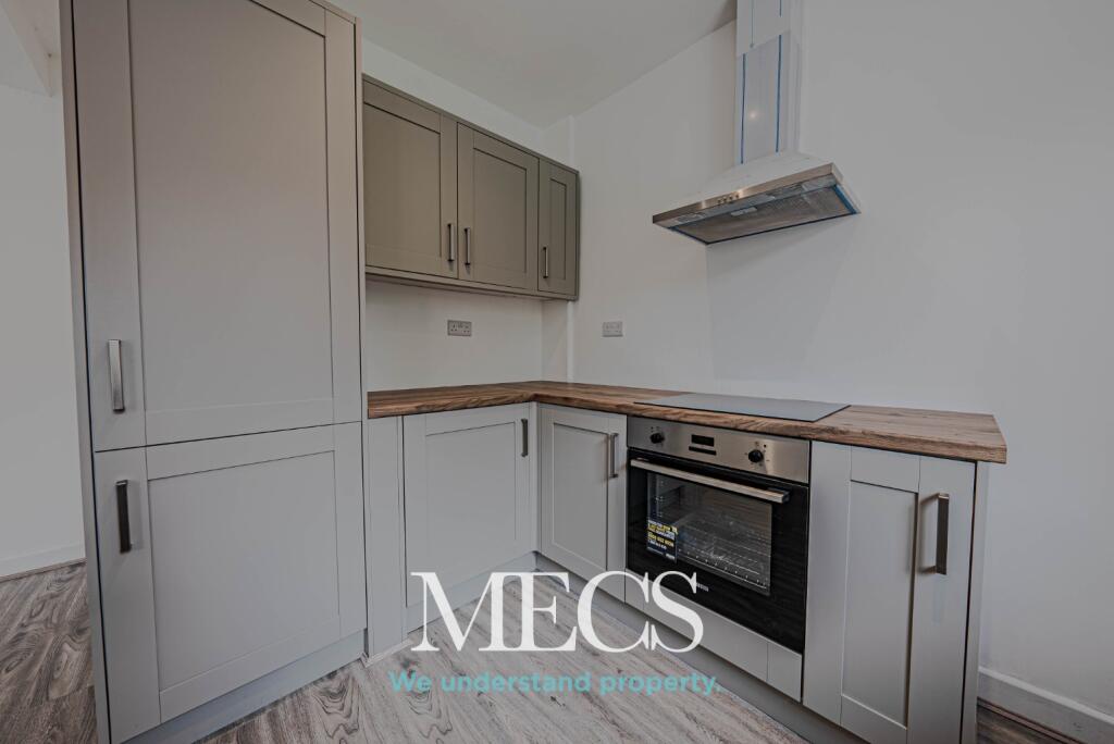 House in Solihull, Ulverley Green - More