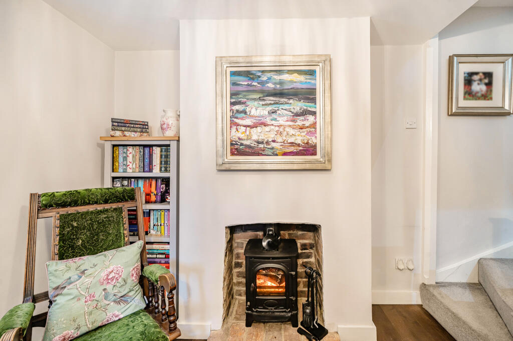 Bourne Grove, Lower Bourne, Farnham, GU10 - View 4