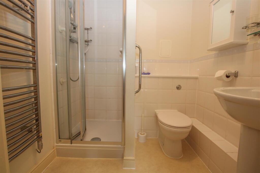 Apartment in Brentwood, Warley - More