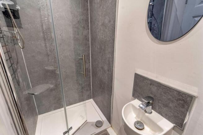 En Suite: 1
