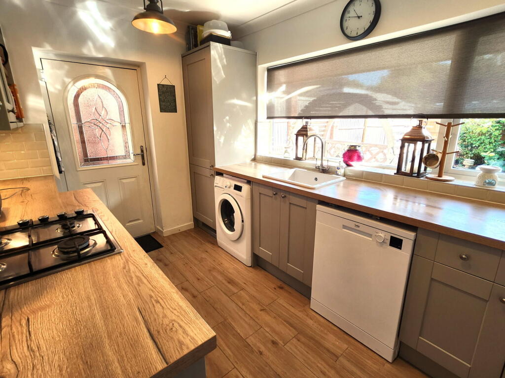 Hayseech, Cradley Heath, B64 7JN photo 5