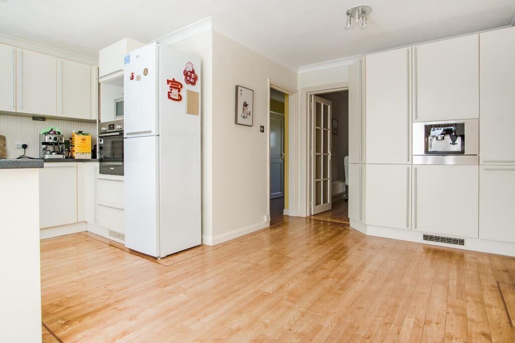 Fitzgerald Close, Eastbourne photo 3