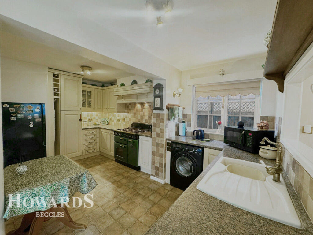 Orchard Rise, Worlingham, Beccles photo 4