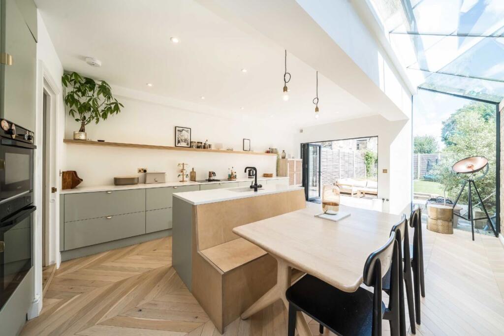 House in London, Streatham - View 2