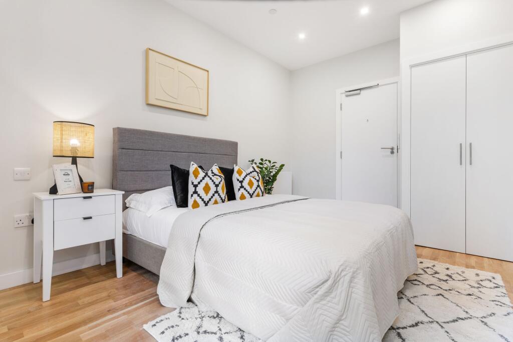 Apartment in Sutton - More