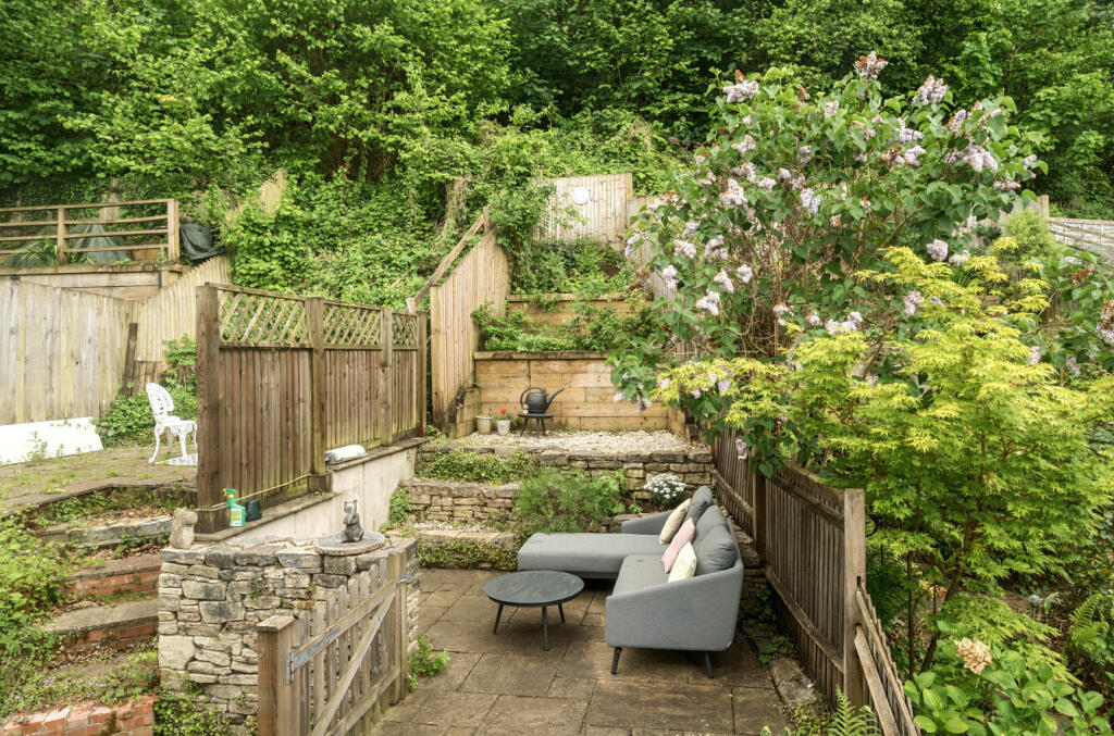 House in Waverley, Crownpits, Godalming - View 4