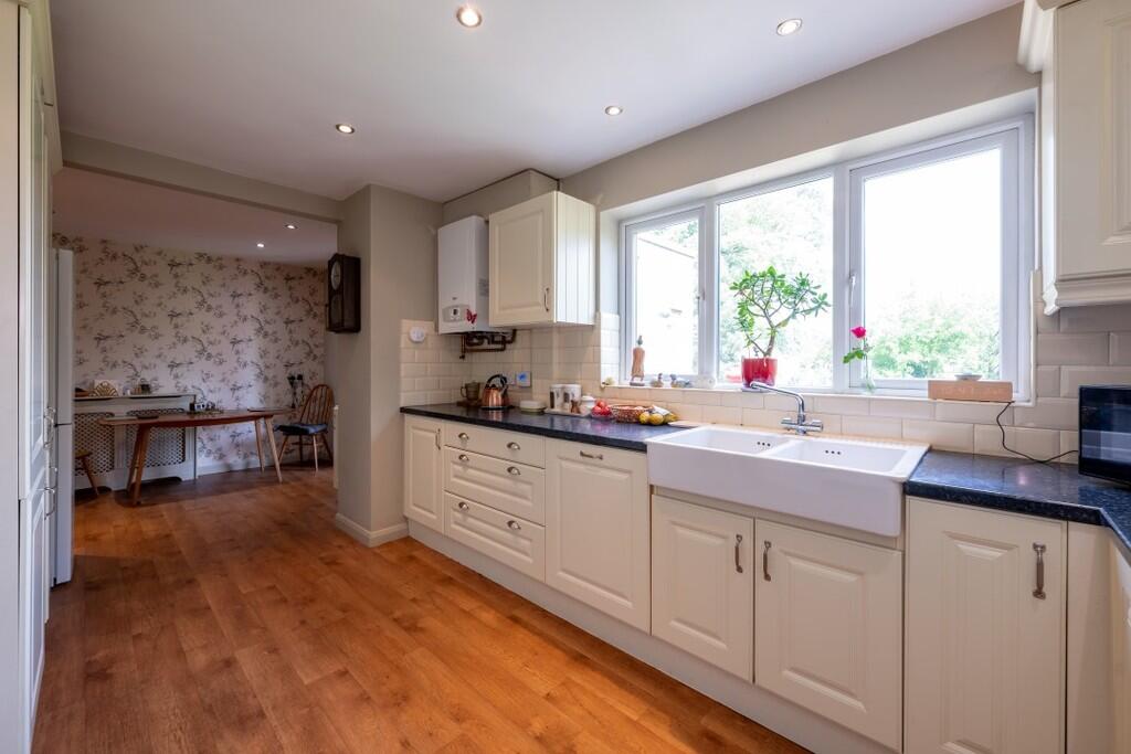 72, Barton Road photo 3
