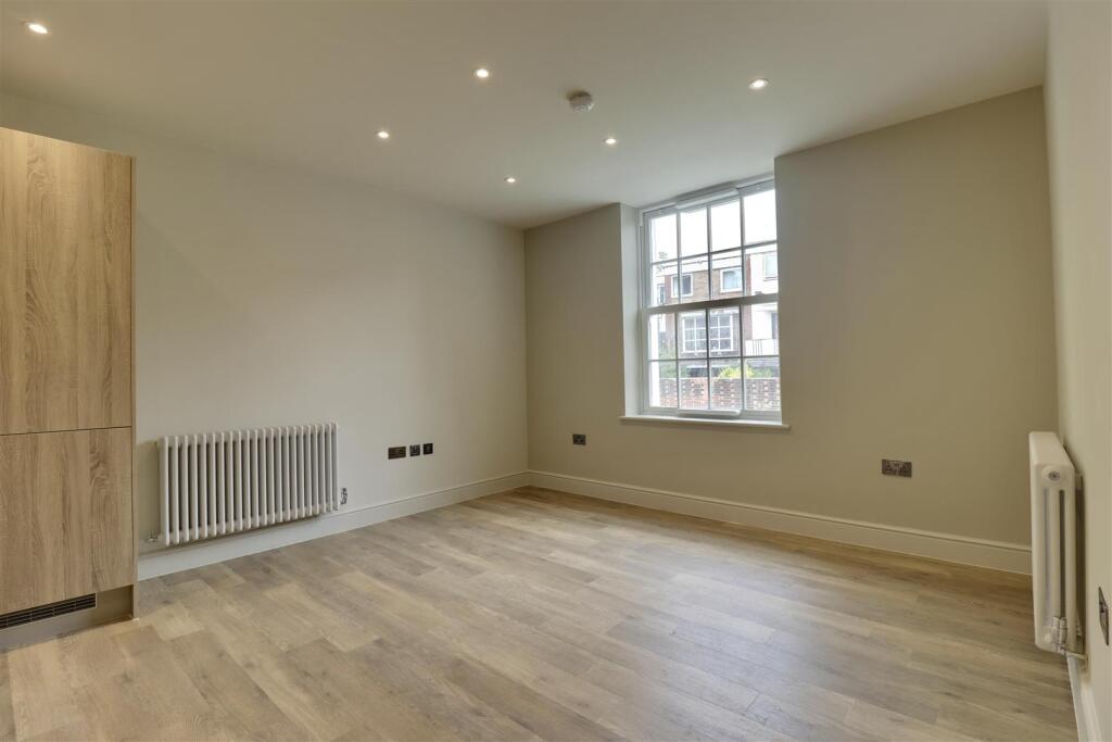 Apartment in Portsmouth, Southsea - View 5