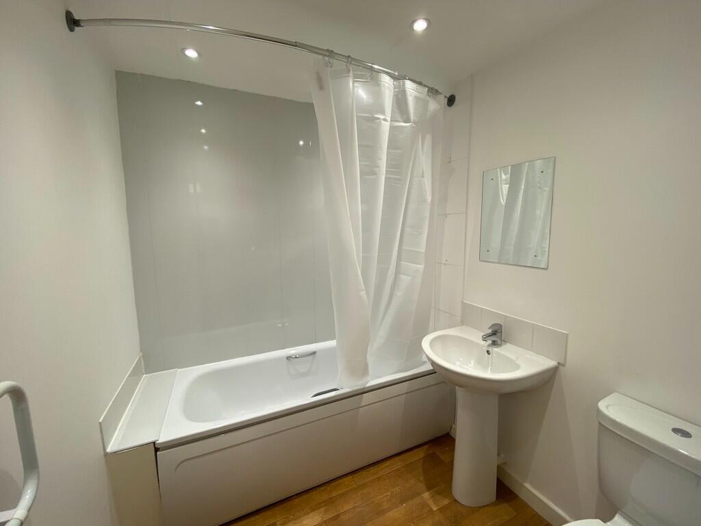 Apartment in Swadlincote, Lower Midway, Newhall - More