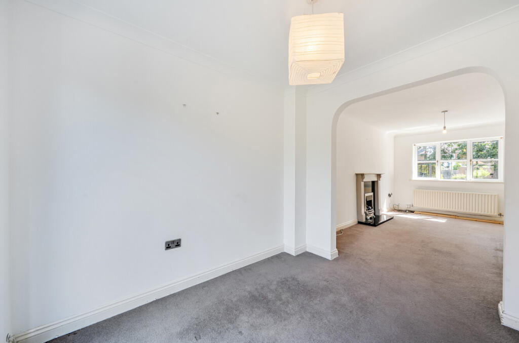 Acer Drive, West End, Woking, Surrey, GU24 photo 3