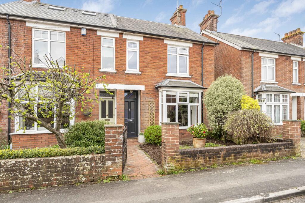 Main image of property: Queens Road, Alton, Hampshire, Hampshire, GU34